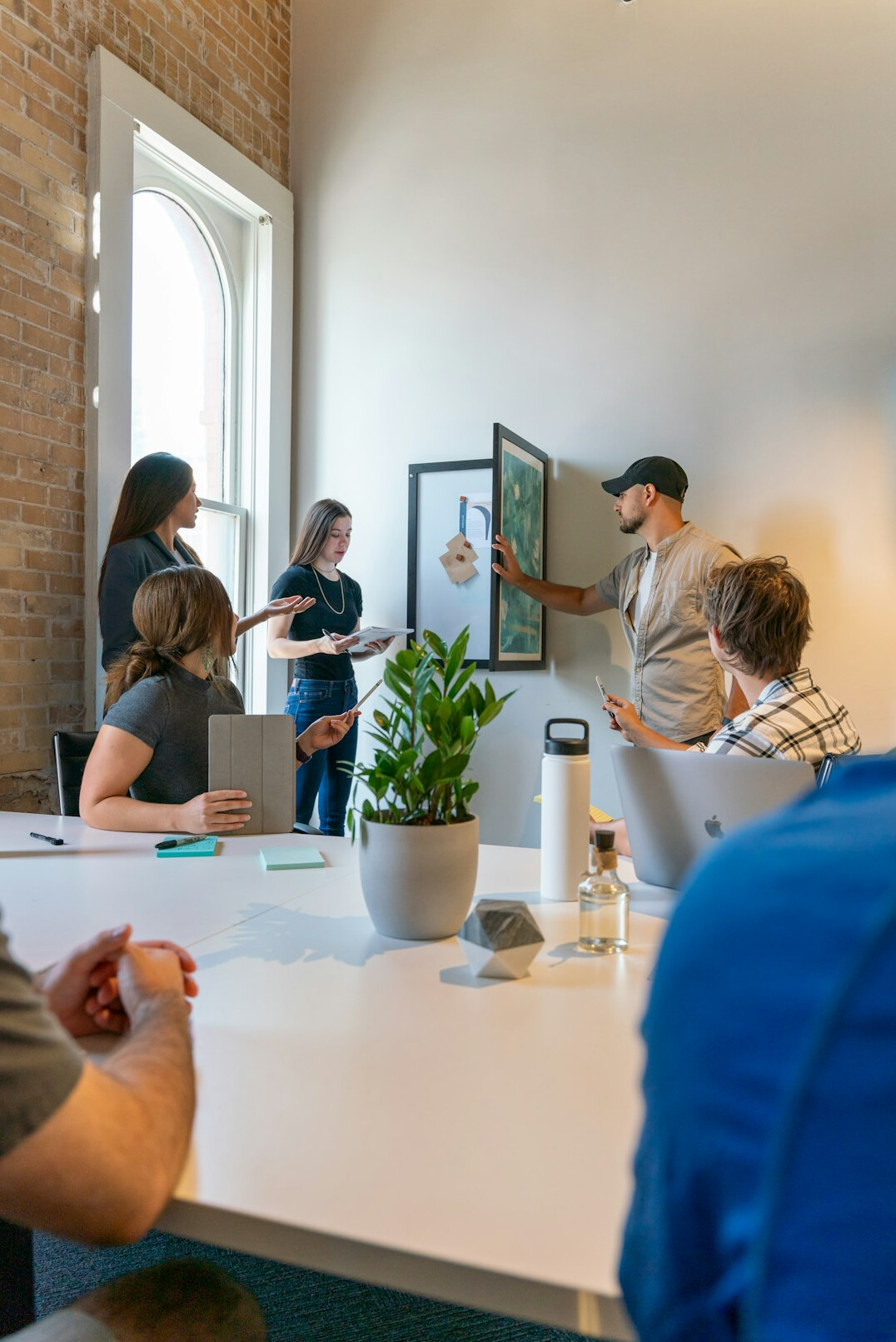 people discussing in office meeting